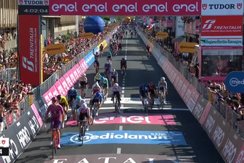 Uno, due, tre! Jonathan Milan heeft Giro-hattrick beet na nieuwe weergaloze lead-out van Lidl-Trek