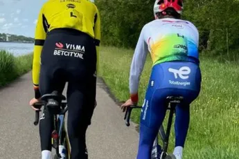 Brothers in arms: lotgenoten Van Aert (Dwars door Vlaanderen) en Cras (Baskenland) trainen samen