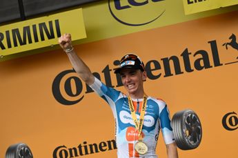 Bardet laat tranen vrije loop na laatste bergrit in de Tour, Mas en Carapaz balen van gebakkelei