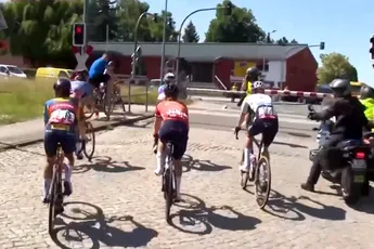Bizarre wending in Thüringen Ladies Tour! Favorietengroep opgehouden door spoorwegovergang, kopgroep strijdt om zege