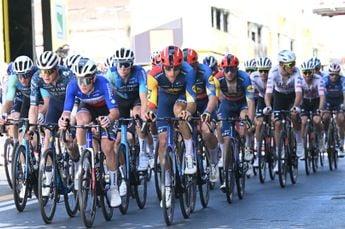 Boetes en tijdstraffen Tour de France 2024 | Voor de tweede dag op rij een voorbeeldig peloton