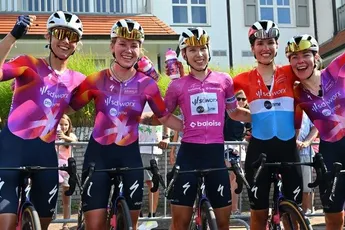 Wiebes in bloedvorm ontpopt zich tot Tadej Pogacar van Baloise Ladies Tour, die werd ontsierd door massaval