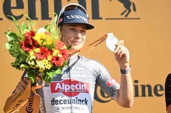 Philipsen is Van der Poel dankbaar na geweldige lead-out: 'Dan zijn we moeilijk te kloppen'