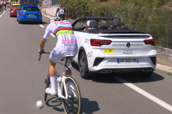 🎥 Van der Poel shows off insane skills: Dutchman artistically moves water bottle out of his bike's way