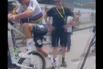 🎥 Don't try this at home: Mathieu van der Poel stapt op wel heel bijzondere manier op zijn fiets