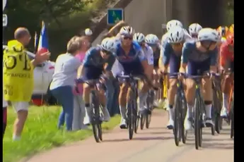 🎥 Aanvarinkje Vingegaard en Lampaert in nerveuze Tourrit, Bernal sust de boel
