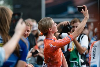 Scepticisme maakte bij Van Vleuten plaats voor enthousiasme, maar waarom is Tour de France Femmes amper in Frankrijk?