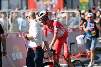 One Vuelta jersey wearer (O'Connor) rubs his hair, the other (Rodríguez) his hands