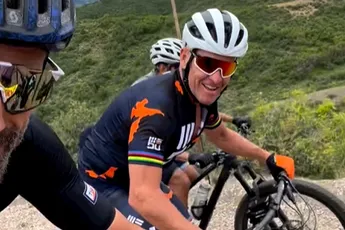 Lance Armstrong duikt op bij bekende Amerikaanse mountainbikewedstrijd, overwinning voor Keegan Swenson