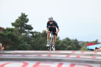 Een dag nadat de oprichter overlijdt, wint zijn pupil Castrillo in de Vuelta: 'Ik was heel nerveus voor de finale'