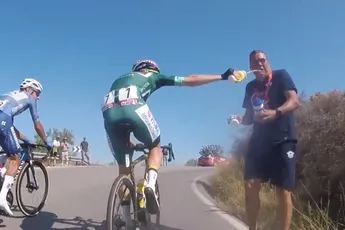 🎥 Wout van Aert bezorgt Quick-Step-ploegleider Wilfried Peeters koude douche in Vuelta