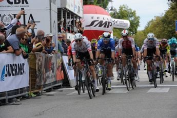 En óf hij klaar is voor het WK in eigen land: eindbaas Marc Hirschi (UAE) wint vijf (!) zware eendagskoersen op rij