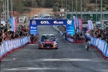 🎥 Dutch super cyclist Van der Poel beats a rally car in a spectacular duel in Spain!