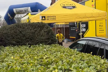 📸 Zorgen voor Vos in aanloop naar WK? Visma | LaB-renster stapt na één ronde af met kuitklachten