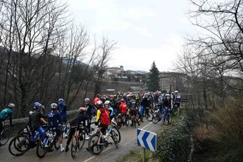 Zonneveld bestookt Franse teams, organisatie ontwijkt de blaam: 'Meer dan we aankunnen' en de UCI komt met maatregelen
