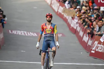 Terwijl 'zoon' Albert Philipsen imponeert, twijfelt Mollema over terugkeer in Strade Bianche: 'Het blijft een linke koers'