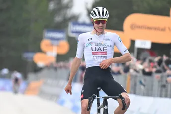 Een, twee, drie versnellingen genoeg voor loeisterke Ayuso, die in koninginnenrit Tirreno dubbelslag slaat