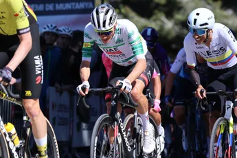 UAE en Ayuso weten door Roglic weer wat verliezen is: 'Het is wat het is en dat is oké'