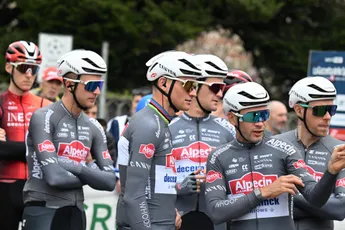 Verse transfergeruchten uit België: 'Van Aert en Van der Poel raken cruciale klassieker-knechten kwijt'