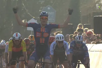 Eekhoff beurde kopman Bittner nog op voor eindsprint, maar moest toch zelf sprinten voor de zege: 'Uiteindelijk ging ik maar aan'
