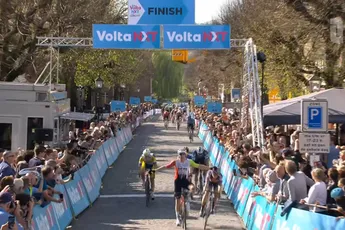 Van den Broek zet alles zelf op, maar komt in slotmeters net tekort in Volta NXT Classic: Smith (Intmermarché) wint