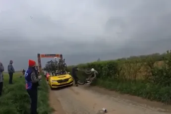 🎥 Alpecin-knecht Dillier komt met update na keiharde val door Visma | LaB-mecanicien: 'Ik waardeer de excuses'