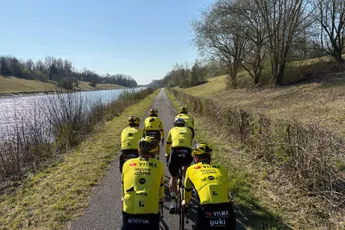 Wout van Aert laat dag na vreselijke dag van zich horen op Strava en deelt opvallende DDV-sprintcijfers