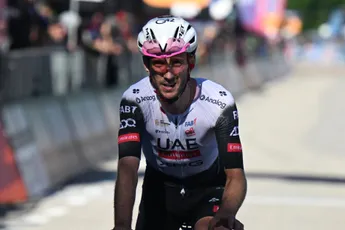 Adam Yates zag kopman grandioos verliezen, maar juicht ook een beetje voor zijn broer: 'Als het iemand zou zijn...'