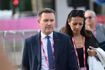 Wielrennen en politiek gescheiden? UCI-president Lappartient Tweet over 'goede vriend' Sarkozy, die 5 jaar de bak in gaat