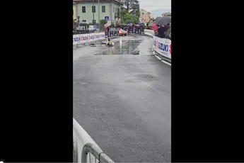 🎥 Door deze lelijke valpartij verloor Bernal veel tijd in de tijdrit, INEOS ziet dag later kans om tijd terug te pakken