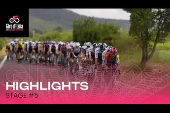 🎥 Samenvatting etappe 5 Giro d'Italia 2025: de magistrale hattrick van Pedersen in beeld, met dank aan loeisterke Vacek