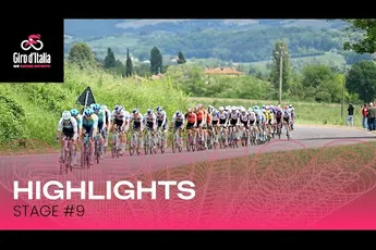 🎥 Samenvatting etappe 9 Giro d'Italia 2025: Van Aert wint na zinderend spektakel de behoorlijk chaotische gravelrit