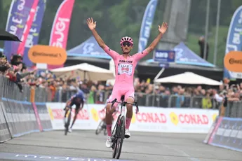 Zonneveld ziet juist kansen voor Ayuso in Giro-restant: 'Hij heeft al de naam dat hij vooral voor zichzelf rijdt'