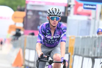 Koen Bouwman moet Giro d'Italia daags na succes van ploegmakker Luke Plapp verlaten
