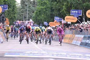 🎥 Samenvatting etappe 12 Giro d'Italia 2025: Nederlandse sprinters geven er een lap op