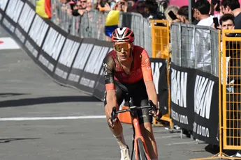 Arensman en INEOS kleuren koers, maar staan desondanks met (bijna) lege handen: 'Vrij zeker van dat ik de benen had'