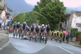 Primoz Roglic moet vaste adjudant missen in Tour de France: 'Hele Giro gereden met ontstoken knie'