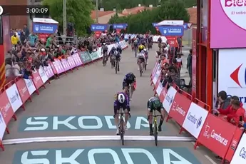 Wow, dat scheelde niks! Vos klopt Bredewold op de streep en pakt de zege in zesde etappe van La Vuelta Femenina
