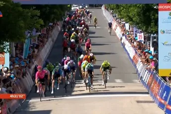 Nederland boven in Frankrijk dankzij Van den Berg, Giro Next Gen op z'n kop nadat Widar leiderstrui verliest