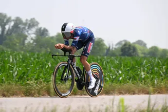 Deelnemers, rugnummers en uitvallers Tour de France 2025 | Aderlating voor Evenepoel: belangrijke knecht Cattaneo uit koers