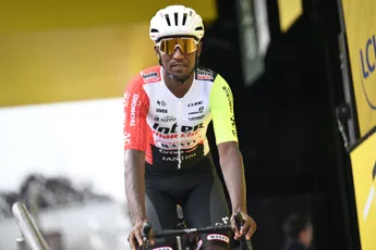 Al een tijdje officieus, maar nu officieel: Biniam Girmay tekent driejarig contract bij nieuwe ploeg