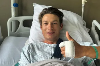 🎥 Philipsen werd na wegvallen uit Tour de avond zelf nog succesvol geopereerd: 'Nu begint de weg naar herstel'