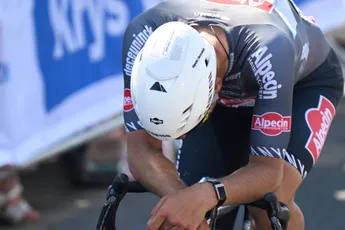 Bejubelde Rickaert ging na duo-dag vijf keer over zijn nek en baalde na opmerking Van der Poel: 'Hij zei het in de bus'