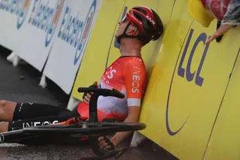 Arensman en zijn emoties: 'Belangrijk om jonge sporters te laten zien dat het heel normaal is om twijfels te hebben'