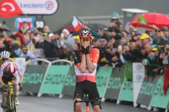 Ploeggenoot Arensman reed hele slotklim met oortje in: 'Als er één diesel is, dan is Thymen het'