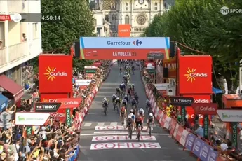 Nieuwe Vuelta-verrassing op dag vier: last-minute ingevlogen Turner wint met machtige sprint, Vingegaard is rood kwijt