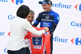 Gaudu pakt Vuelta-leiding over van Vingegaard: 'Zo'n sprint kan echt gevaarlijk zijn'