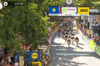 Jury doet lang over bestuderen fotofinish tussen Milan en Brennan, maar geeft Brennan als winnaar etappe 1 Ronde van Duitsland