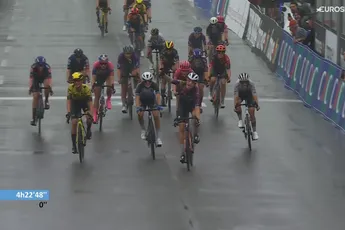 Bredewold weet stilvallende Vos te verrassen met machtsspurt en wint voor derde jaar op rij Classic Lorient