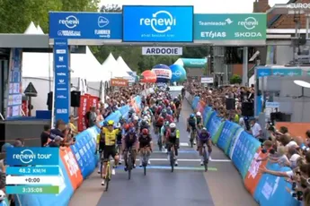 Op het kantje en waaiers in vermakelijke etappe 2 Renewi Tour, waar Kooij met overmacht de massasprint wint